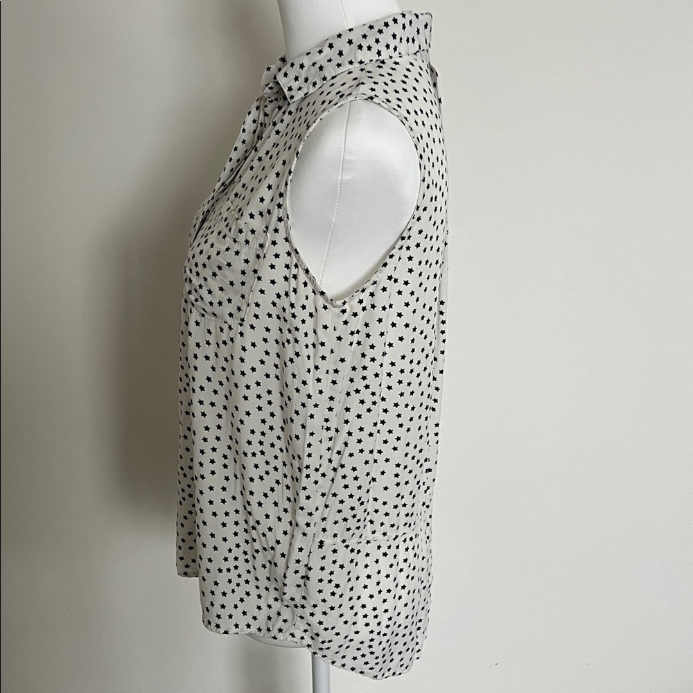 Velvet Heart Star Print Sleeveless Blouse - Picture 3 of 4